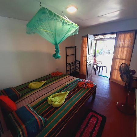 Luna Beach Home & Cabanas Galle Esterno foto