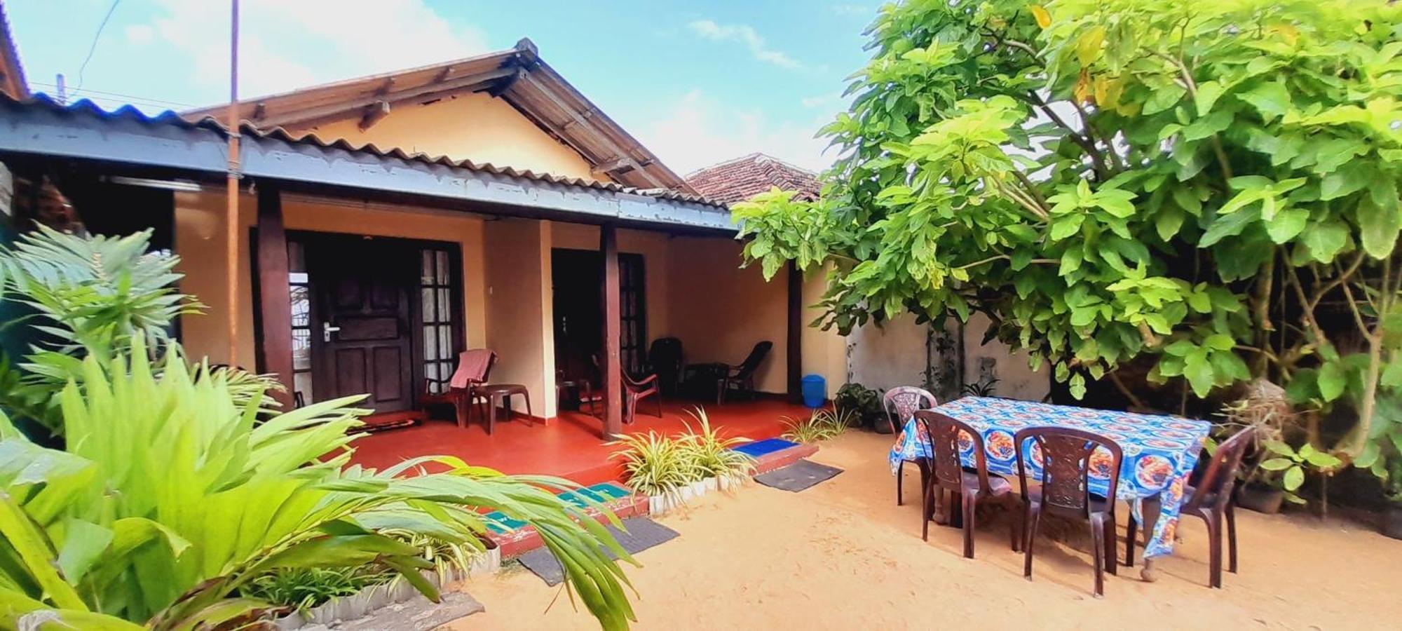 Luna Beach Home & Cabanas Galle Esterno foto